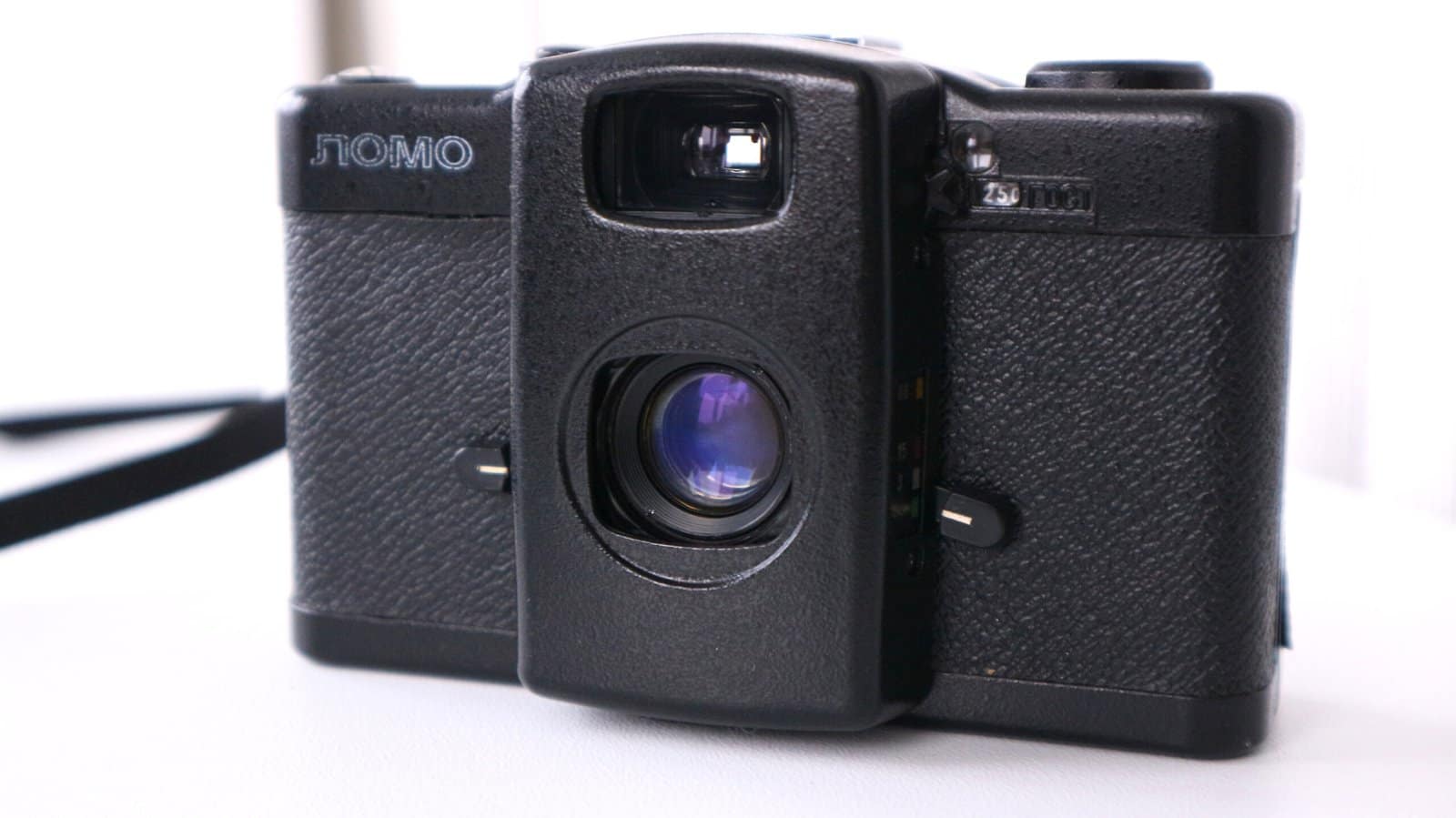 LOMO LC-A 35mm Film Camera Minitar 1 32mm F/2.8 S/N: 8525668 - to