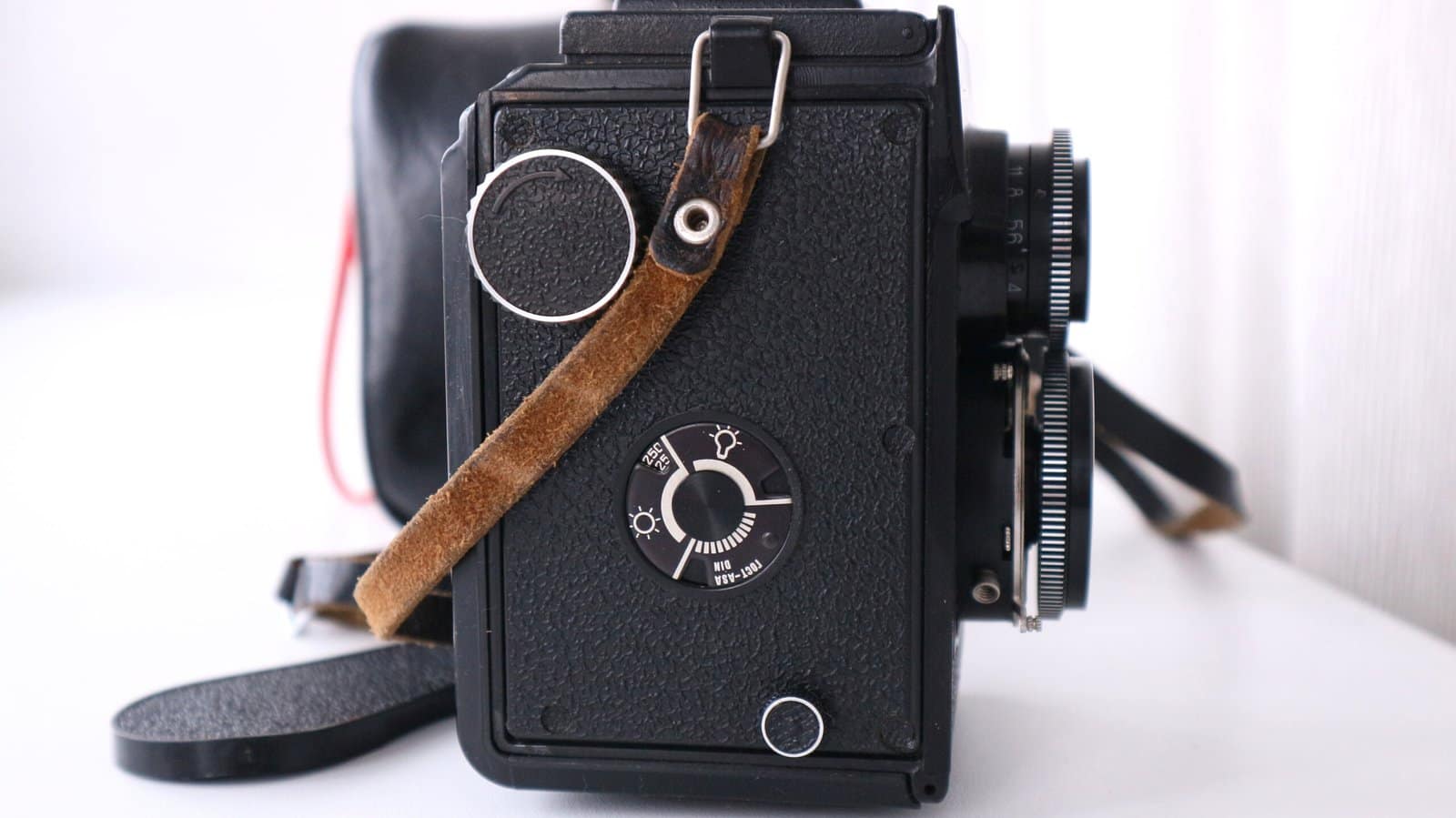 Lubitel 166 B LOMO TLR Camera Medium Format 6x6. S/N: 81710072 - Image 2