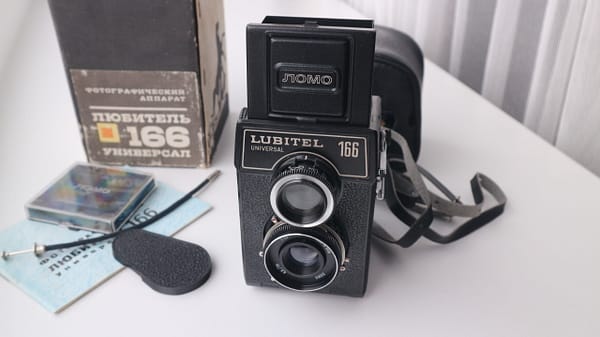 LUBITEL 166 universal LOMO TLR Camera Medium Format 6x6. S/N: 90017594 - Image 2