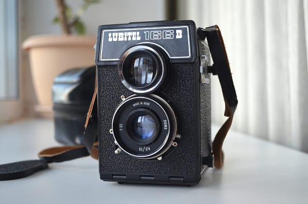 LUBITEL 166 B LOMO TLR Camera Medium Format 6x6. S/N: 81703442 - Image 2