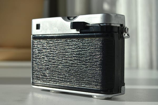 Chaika 2 Soviet Film Half-frame Camera 35mm lens Industar-69 S/N 9137651 - Image 2