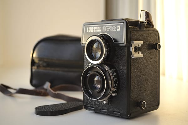 LUBITEL 166 B LOMO TLR Camera Medium Format 6x6. S/N: 89057751