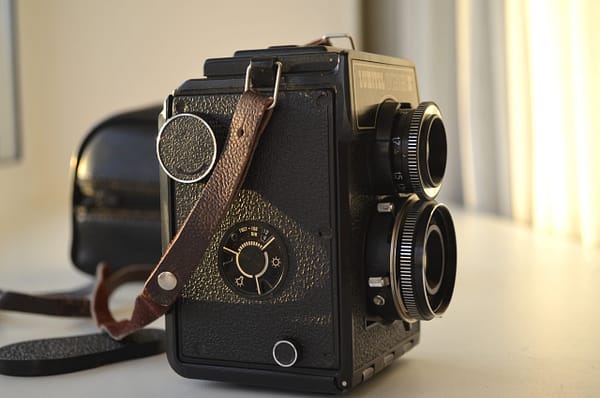 LUBITEL 166 B LOMO TLR Camera Medium Format 6x6. S/N: 89057751 - Image 2